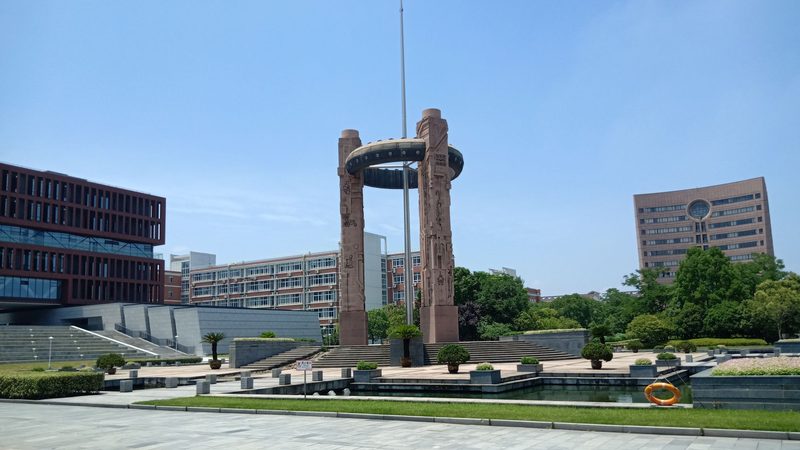 汽车继电器：批发价格背后的技术考量